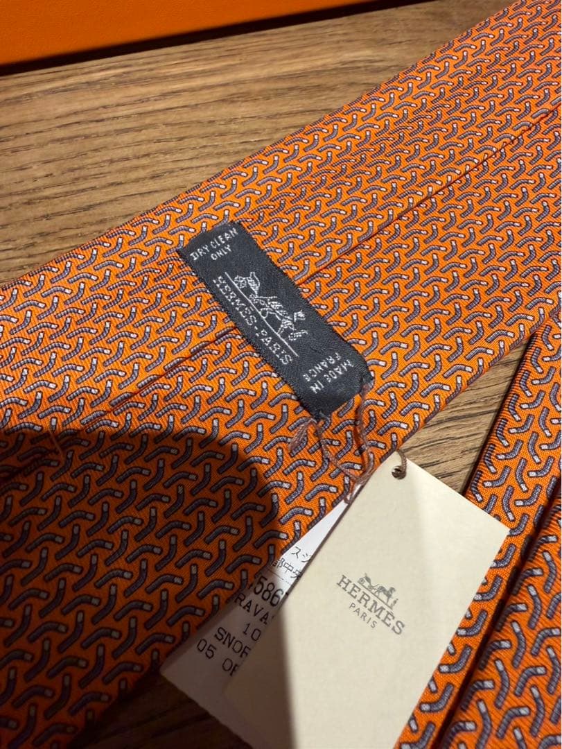 【新品未使用】HERMES エルメスネクタイ オレンジ 波模様 ポイント3 現行