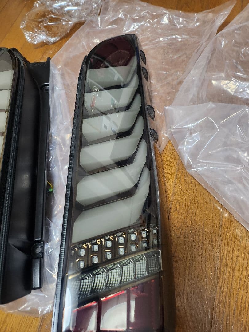 j-81　ハイエース　テールランプ　シグマ