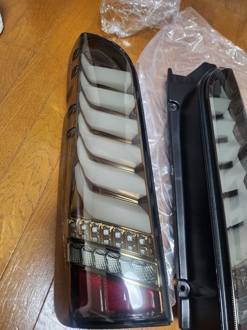 j-81　ハイエース　テールランプ　シグマ