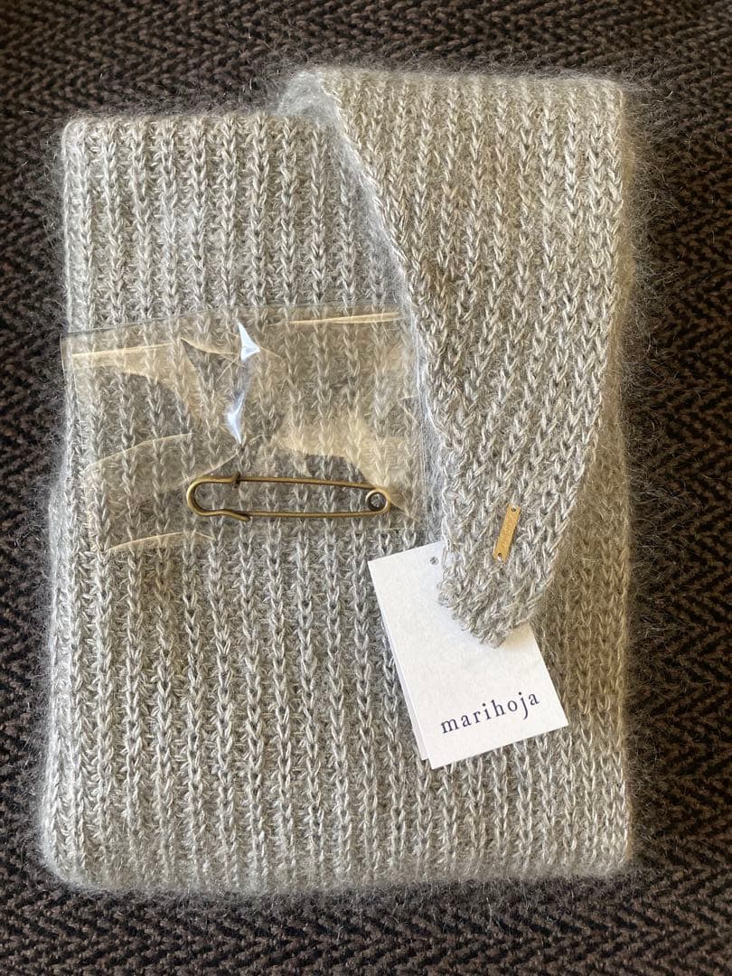 【新品】マリホジャ シルクモヘアトライアングルストール　グレー