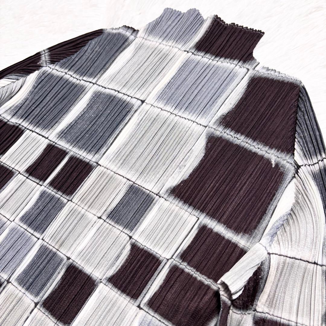 プリーツプリーズ　ハイネック　長袖　総柄　モザイク　サイズ3