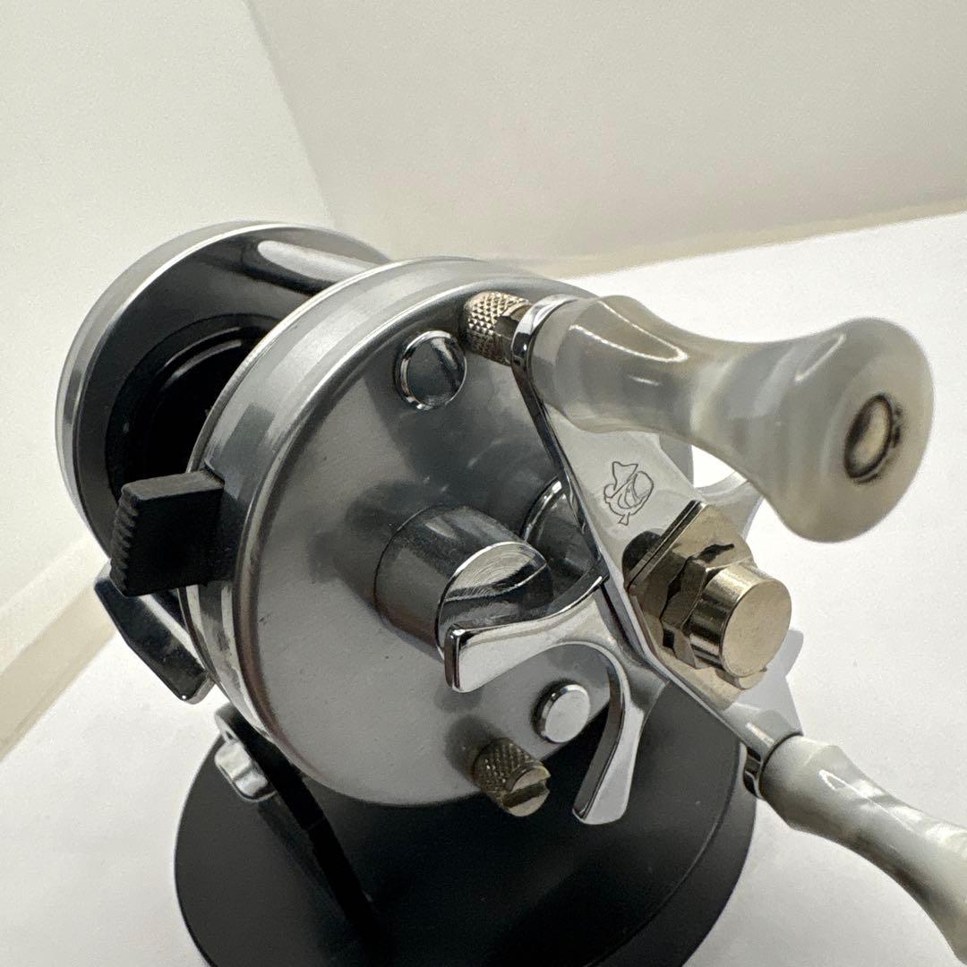 ペコちゃんABU 2500cシルバー美品