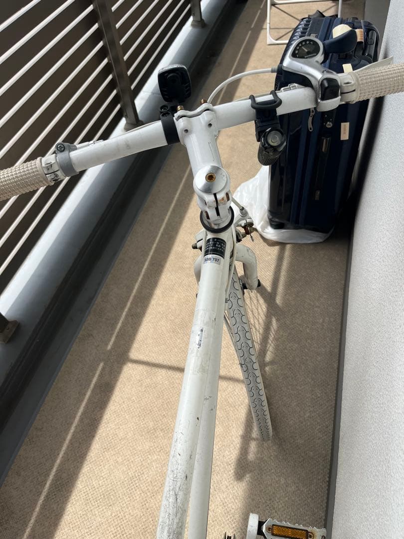 値下げ　ホワイト クロスバイク アルミフレーム　自転車　ロックリング付き