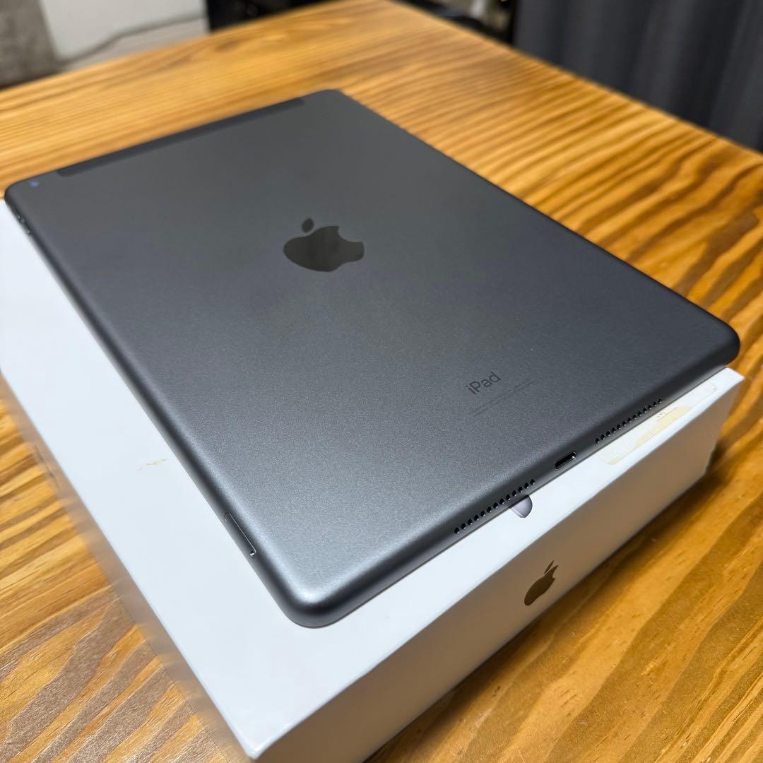 未使用 iPad 第8世代 32GB Cellular+Wi-Fiモデル