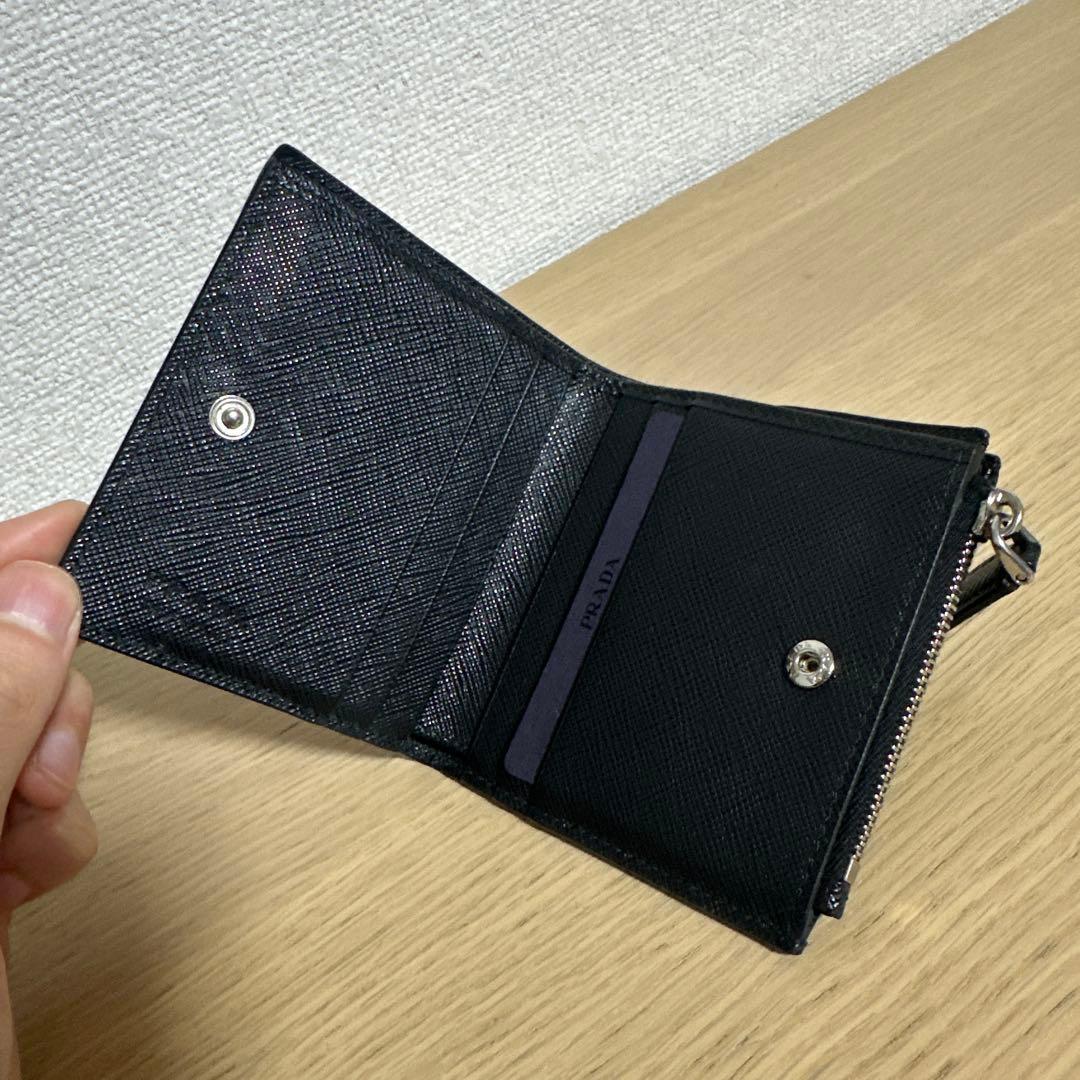PRADA プラダ サフィアーノレザー　二つ折り財布 ロゴプレート　三角ロゴ