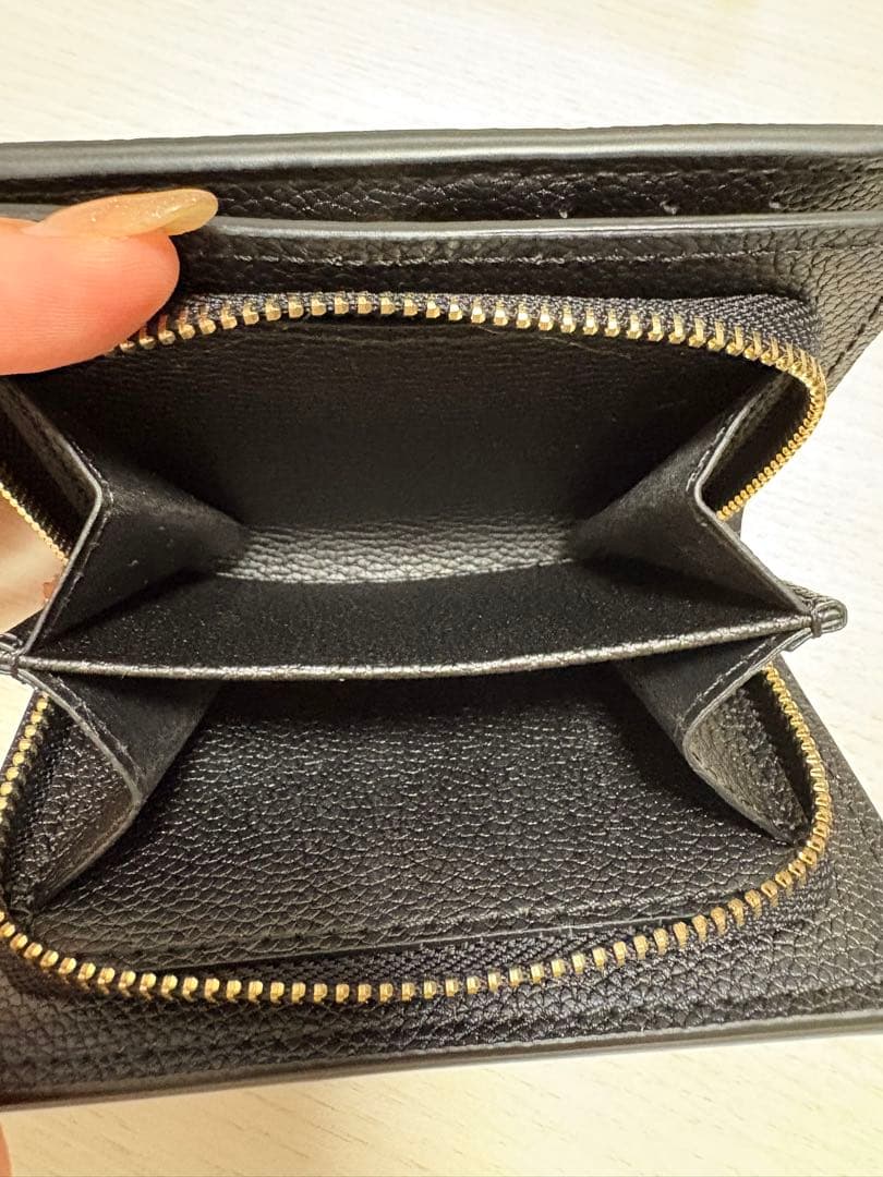 折財布　ブラック