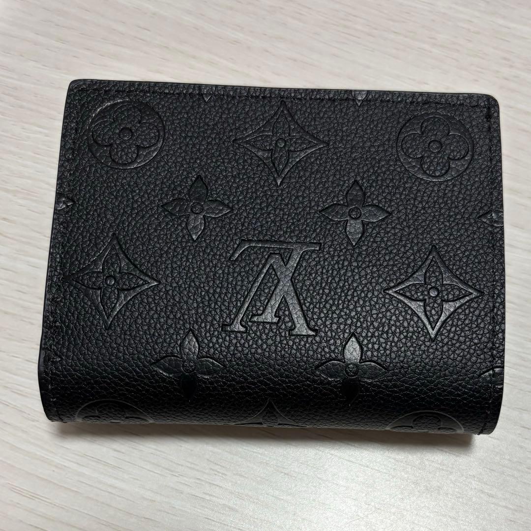 折財布　ブラック