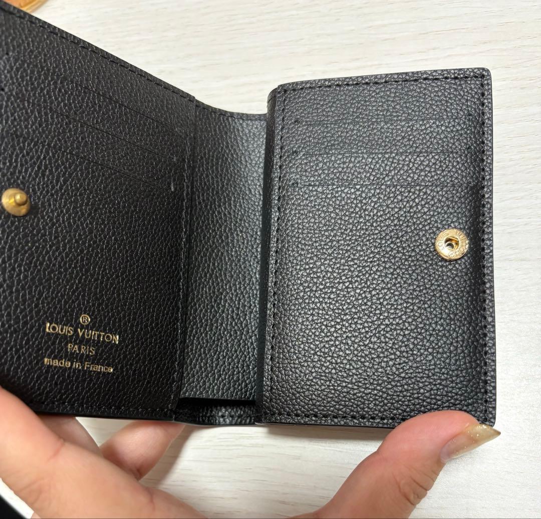 折財布　ブラック