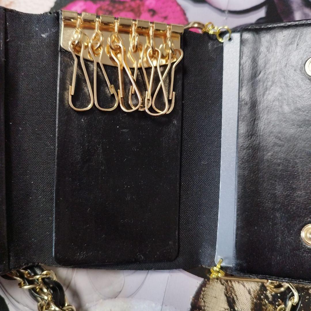 シャネル　キャビアスキン　キーケース　斜めがけ