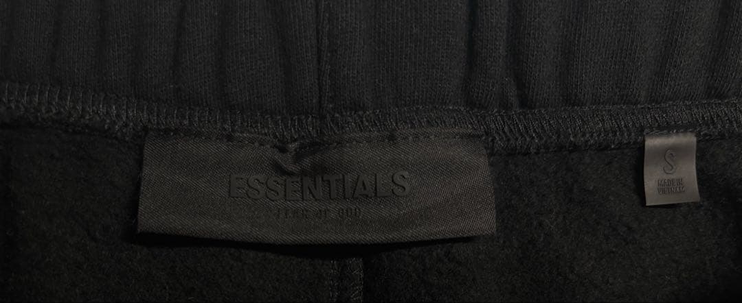 ESSENTIALSスウェットショートパンツ ジェットブラック