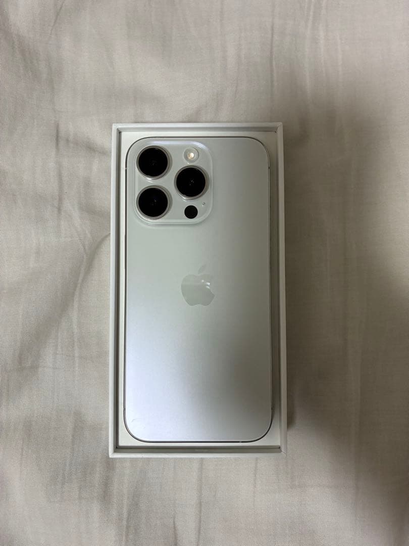 iPhone15 Pro 128G カラーホワイト初期化済み　透明ケース付き美品