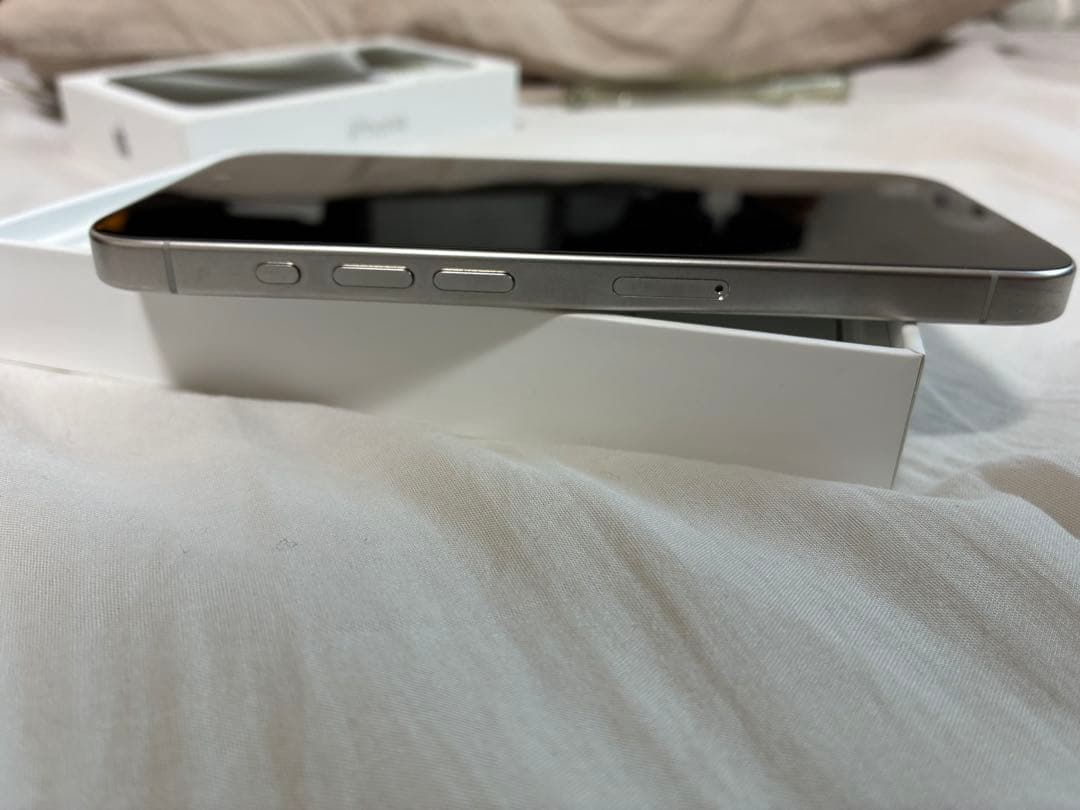 iPhone15 Pro 128G カラーホワイト初期化済み　透明ケース付き美品