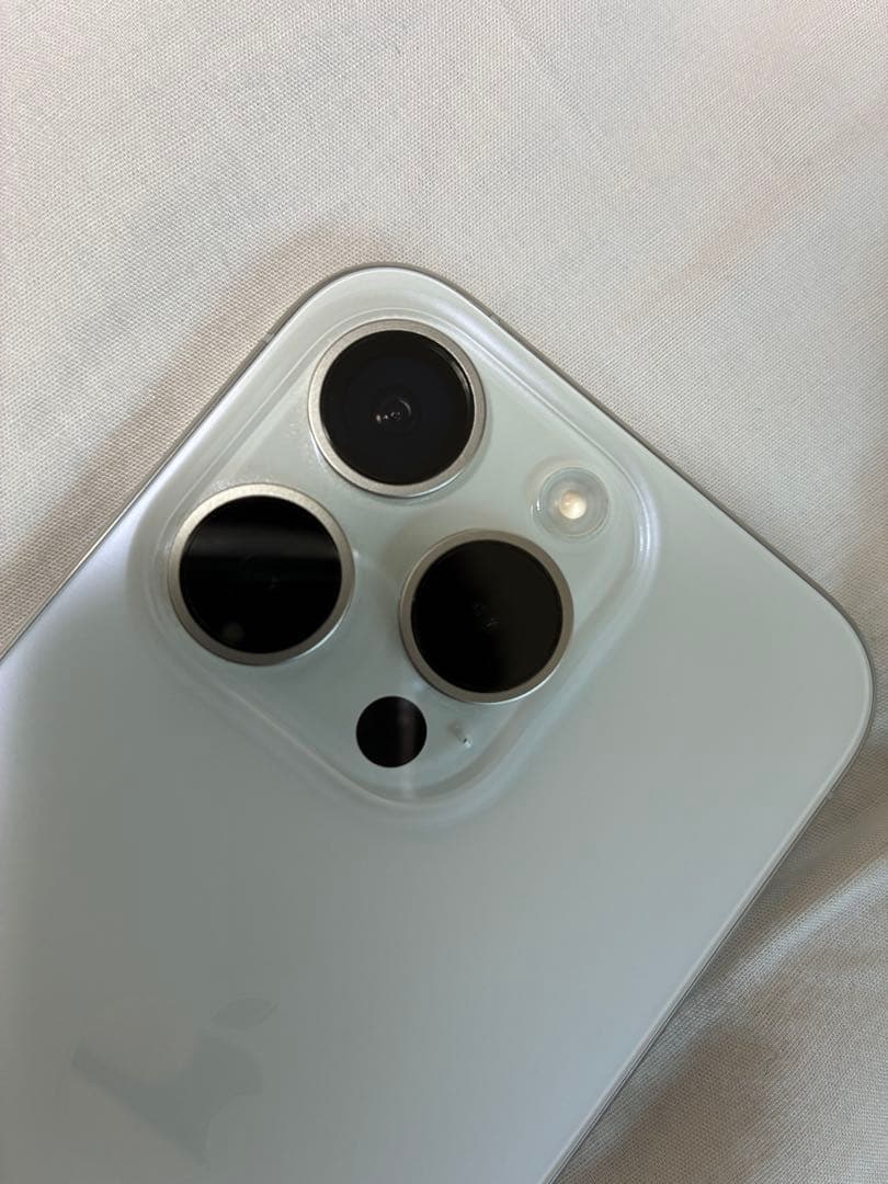 iPhone15 Pro 128G カラーホワイト初期化済み　透明ケース付き美品