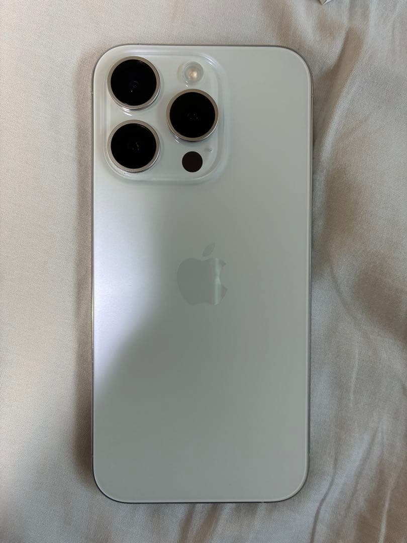 iPhone15 Pro 128G カラーホワイト初期化済み　透明ケース付き美品