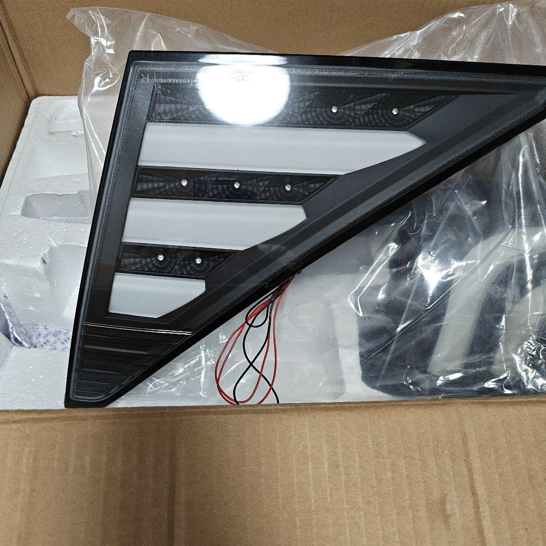 20系アルファード　テールランプ　流れるウインカー