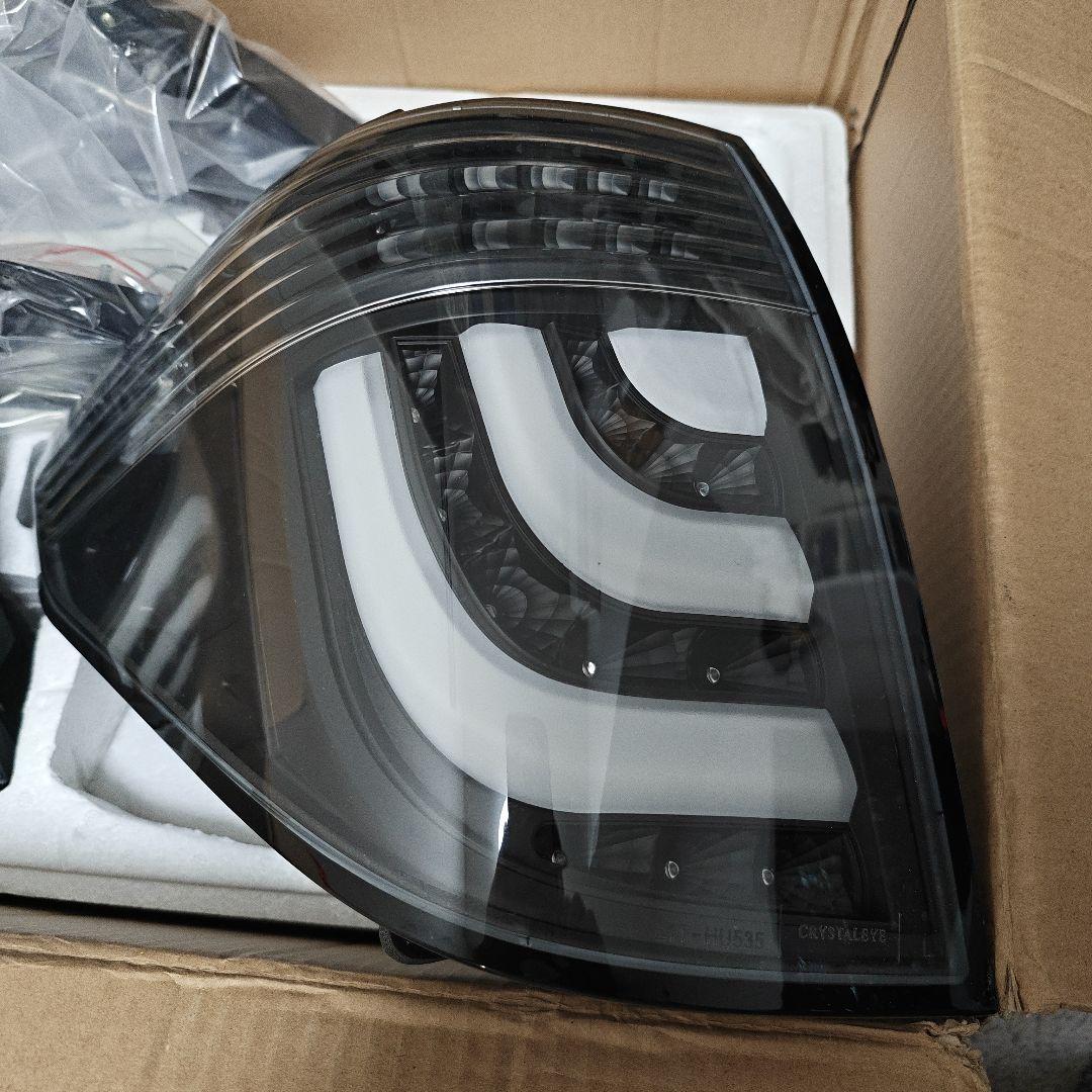 20系アルファード　テールランプ　流れるウインカー