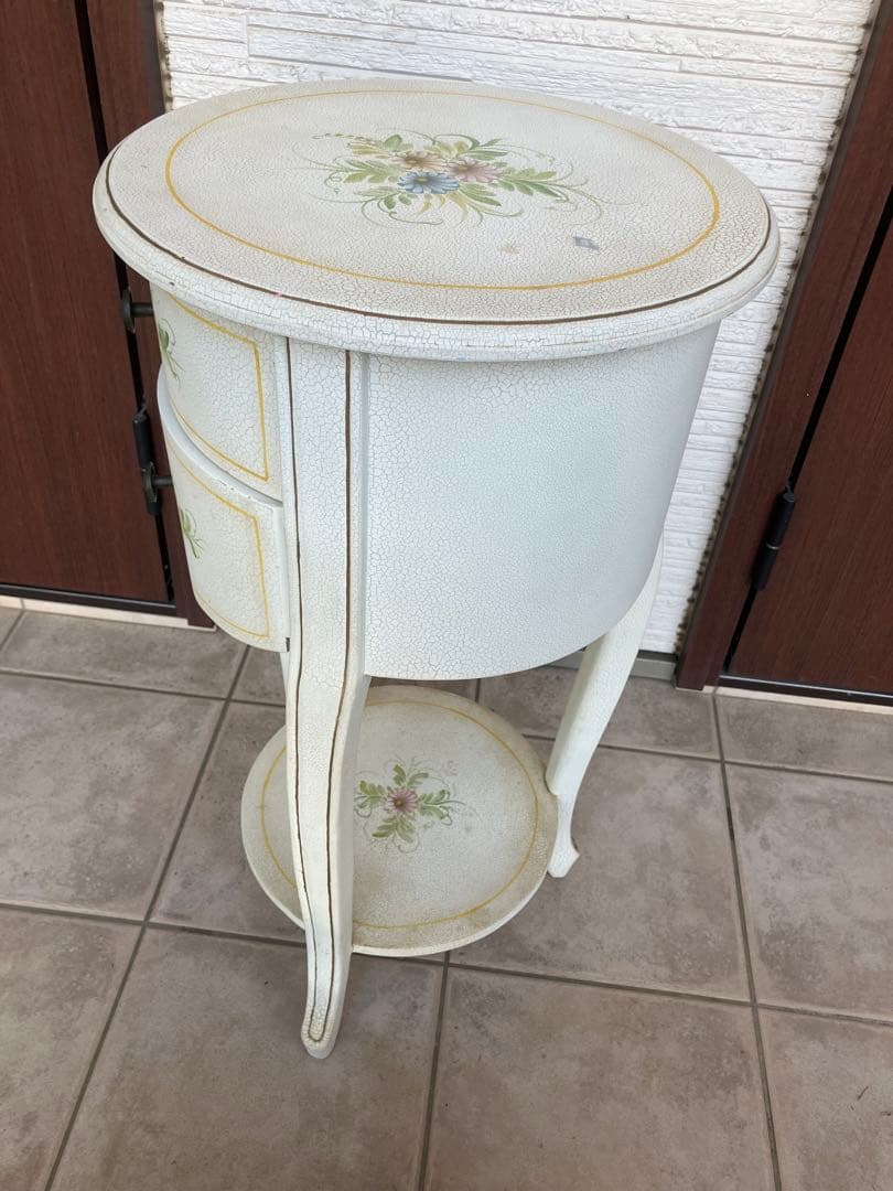 フレンチシャビー◉ラウンド サイドテーブル　花柄ペイント　引き出し付き｜猫脚