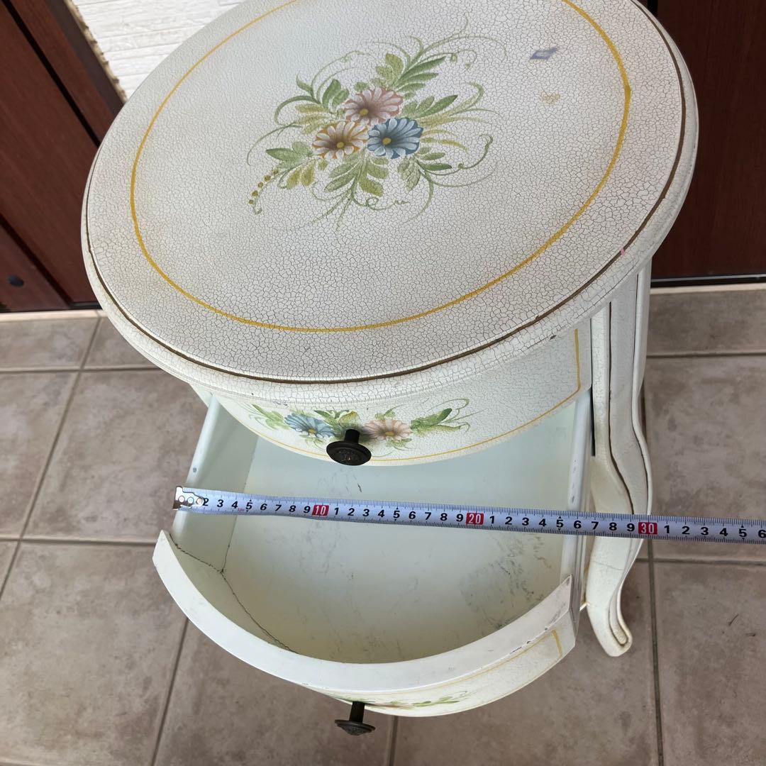 フレンチシャビー◉ラウンド サイドテーブル　花柄ペイント　引き出し付き｜猫脚