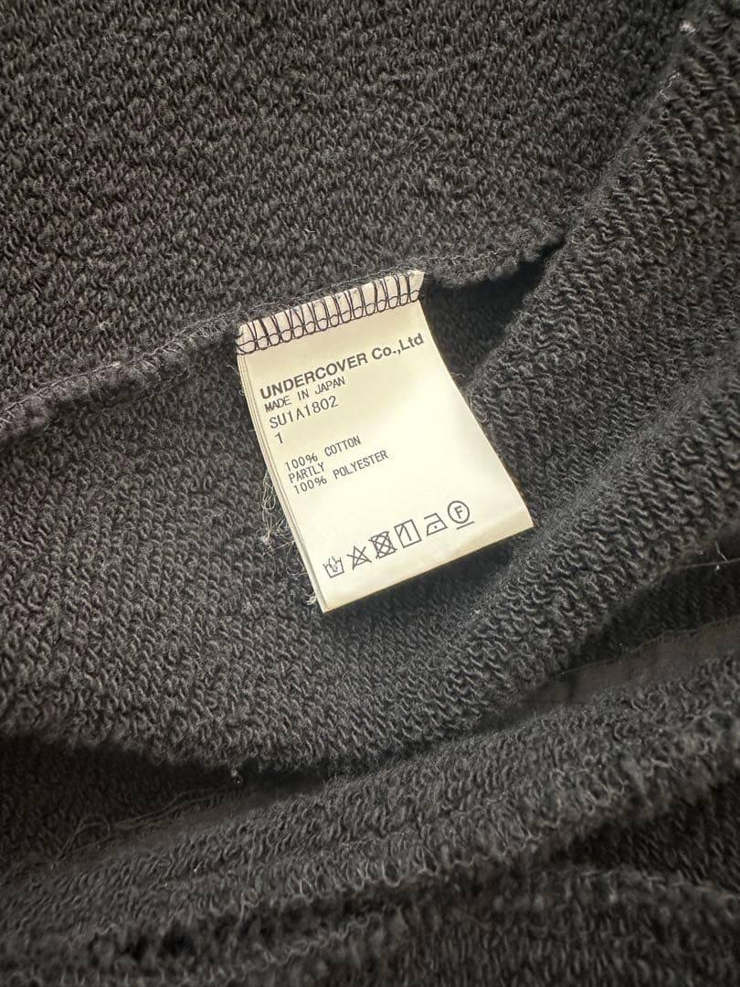 sueUNDERCOVER フード付きブラックロングパーカー SU1A1802