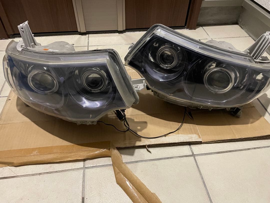 Kingmanさん専用L375タントカスタムヘッドライト イカリング Wプロ目