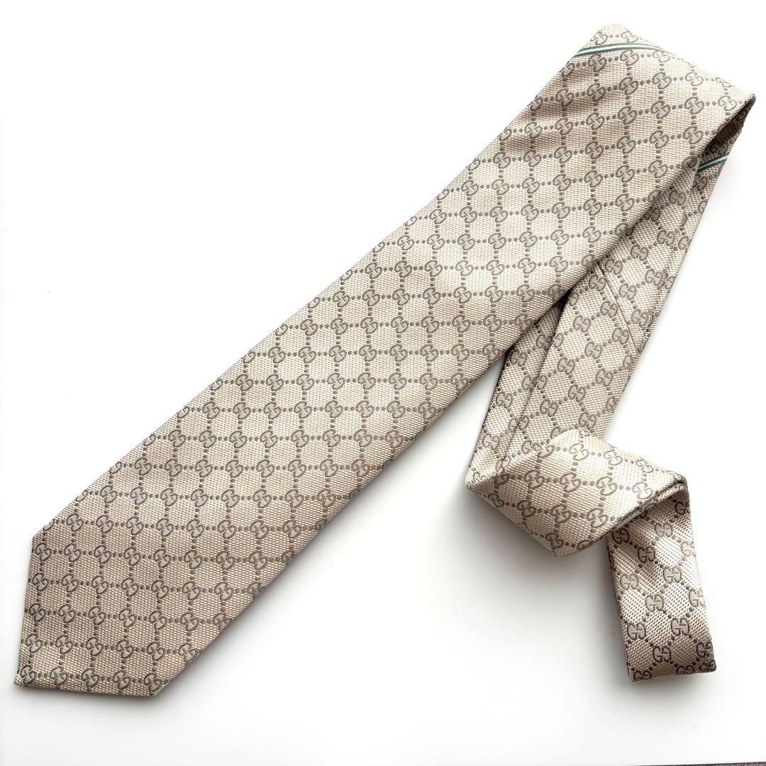꧁新品未使用꧂ グッチ ネクタイ GG柄 シェリーライン シルバー 現行 光沢