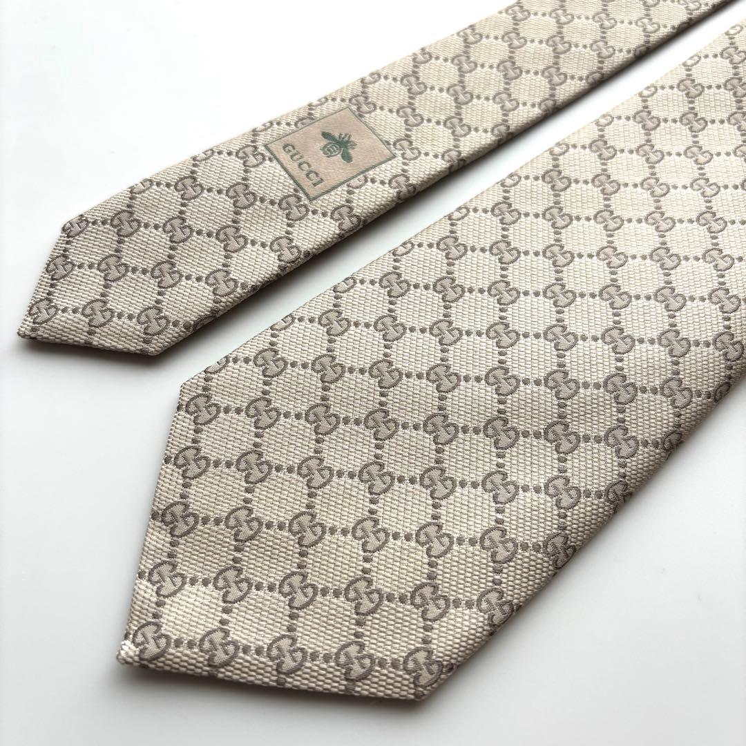 ꧁新品未使用꧂ グッチ ネクタイ GG柄 シェリーライン シルバー 現行 光沢