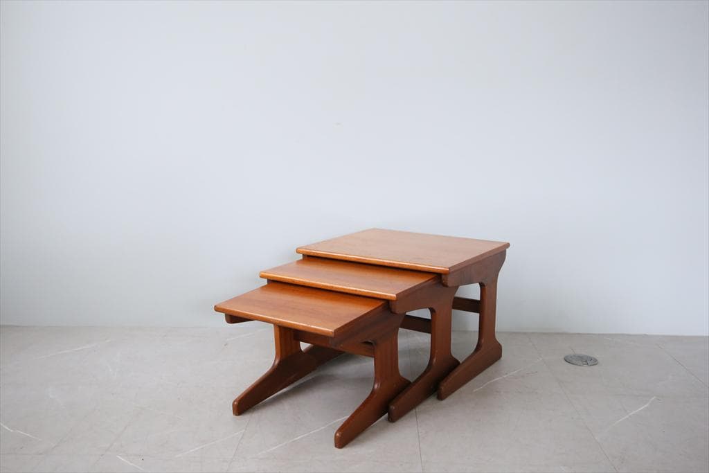 英国アンティーク木製ネストテーブル3台/収納式机/サイドテーブル(88-151)