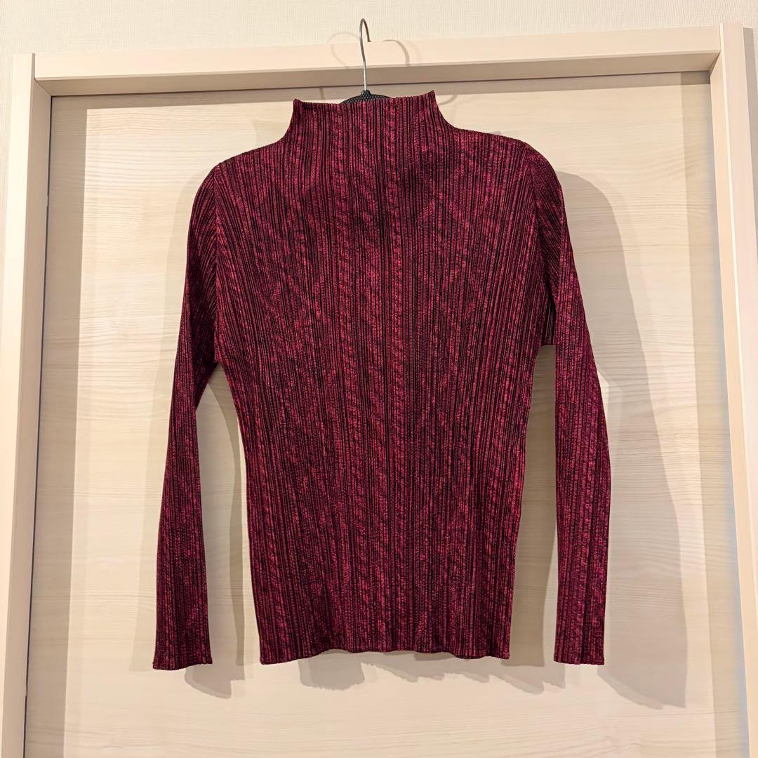 プリーツプリーズ　長袖　ハイネック　柄トップス　マゼンタ　美品