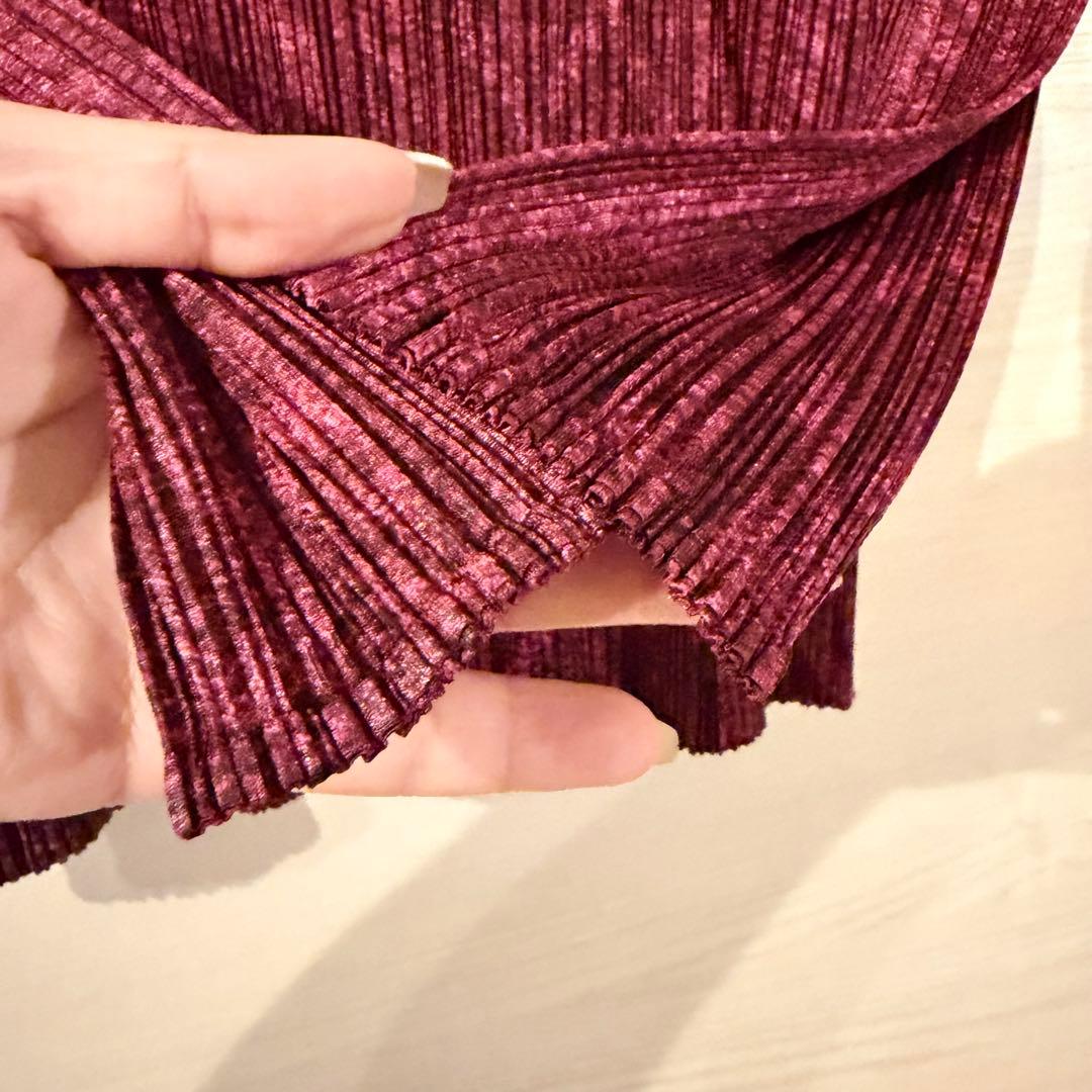 プリーツプリーズ　長袖　ハイネック　柄トップス　マゼンタ　美品