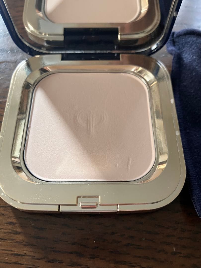 24時間以内配送 プードルコンパクトエサンシエルn クレドポーボーテ