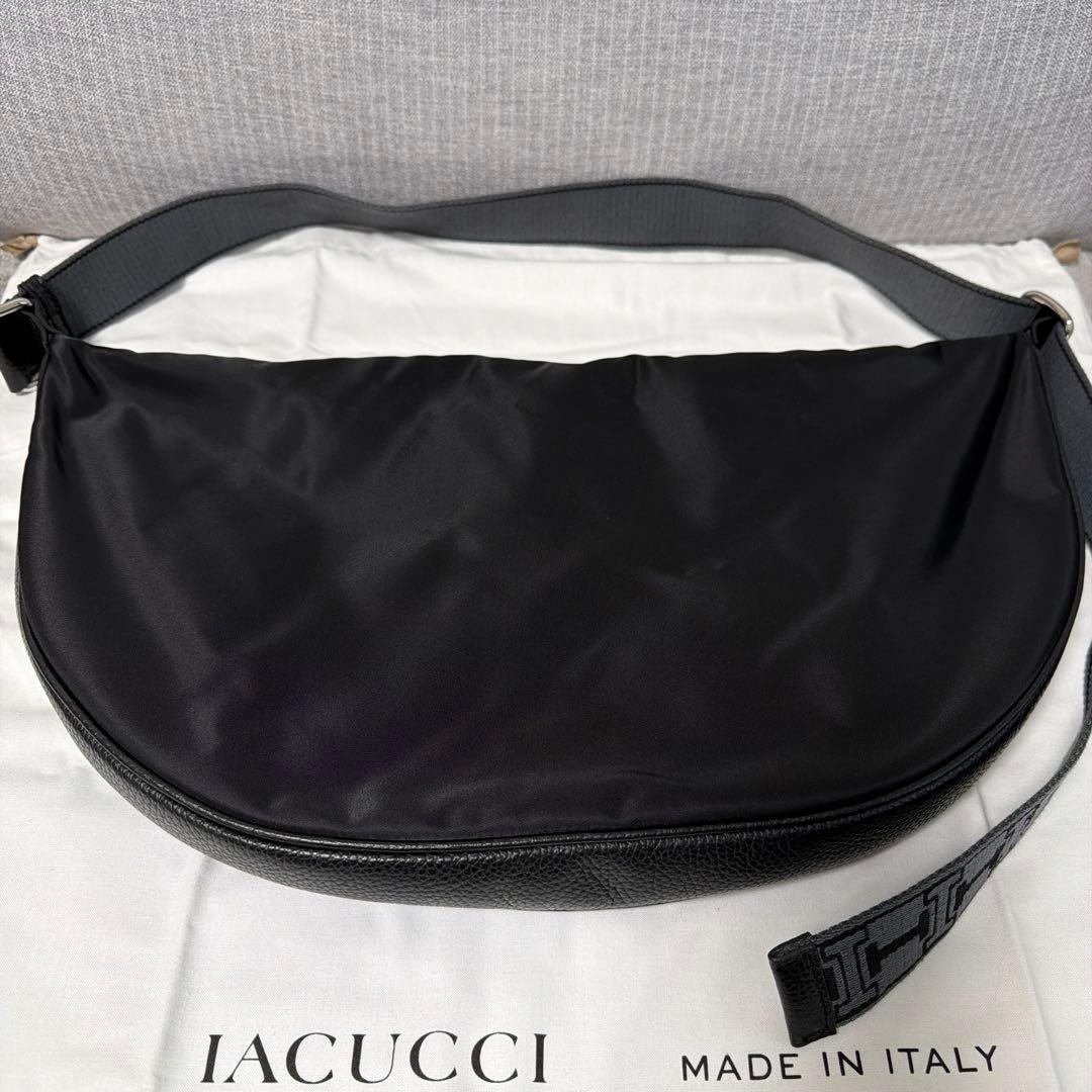 【美品】IACUCCI イアクッチ　アーゴ M NYLON/CERVO