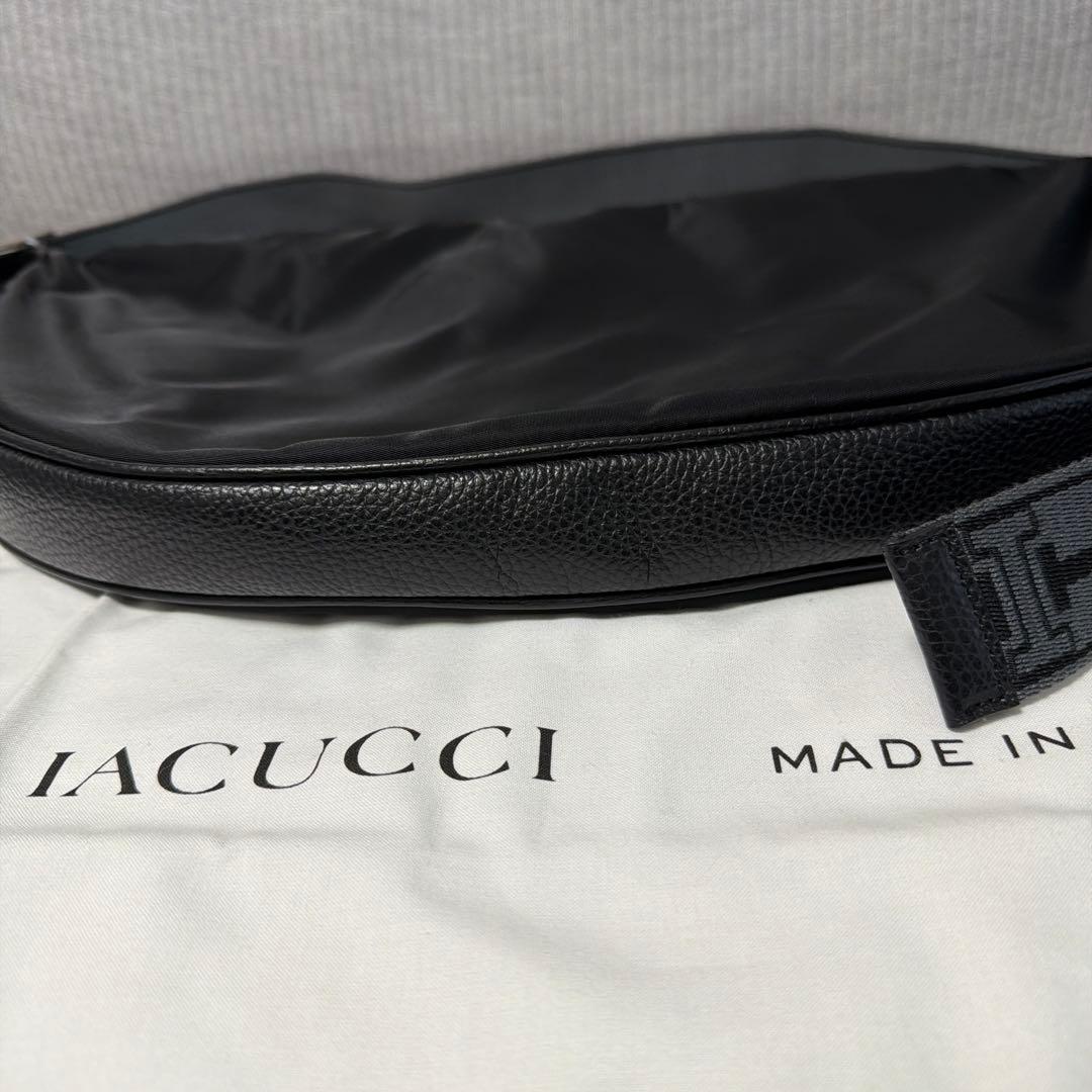 【美品】IACUCCI イアクッチ　アーゴ M NYLON/CERVO