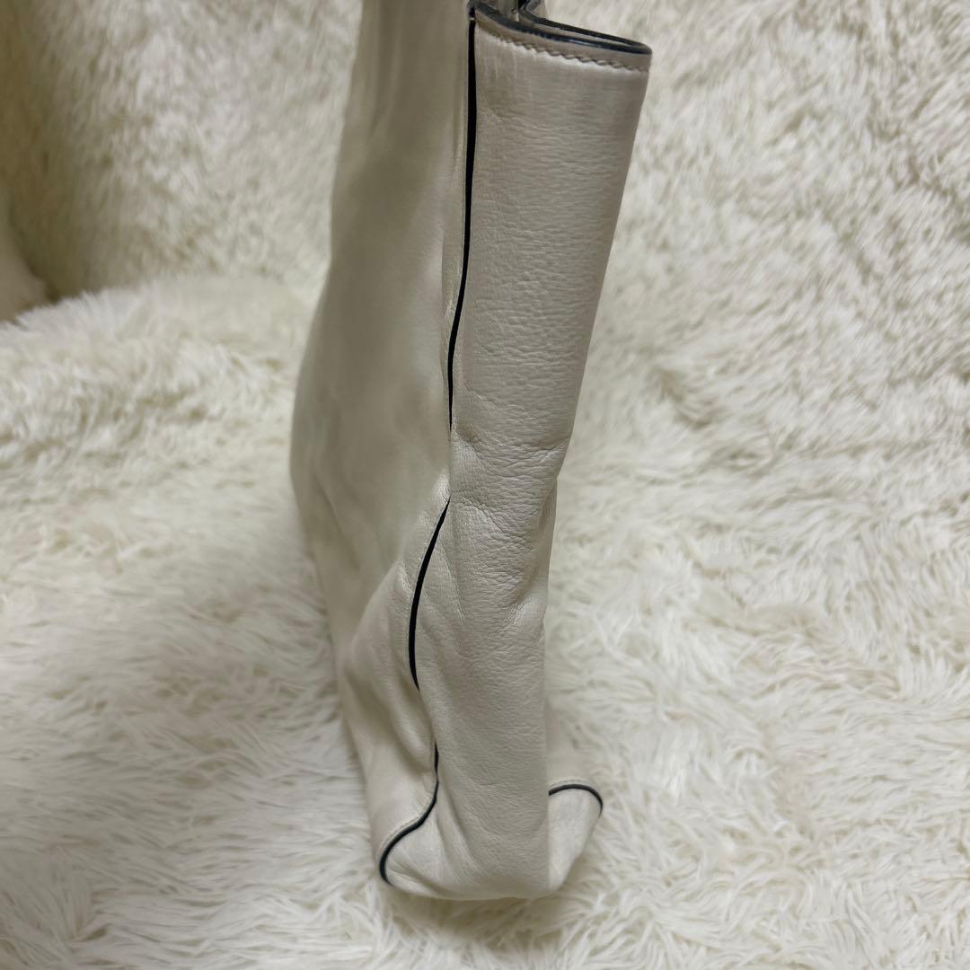 miumiu 白 ロゴ シンプル レザー トートバッグ ミュウミュウ