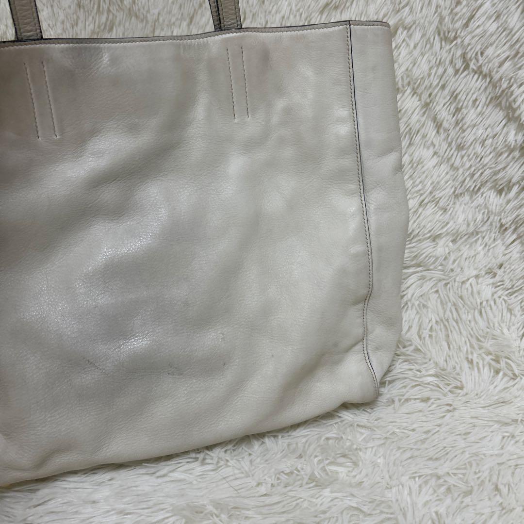 miumiu 白 ロゴ シンプル レザー トートバッグ ミュウミュウ