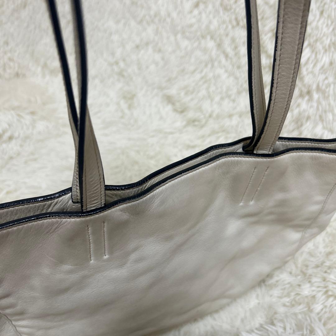 miumiu 白 ロゴ シンプル レザー トートバッグ ミュウミュウ