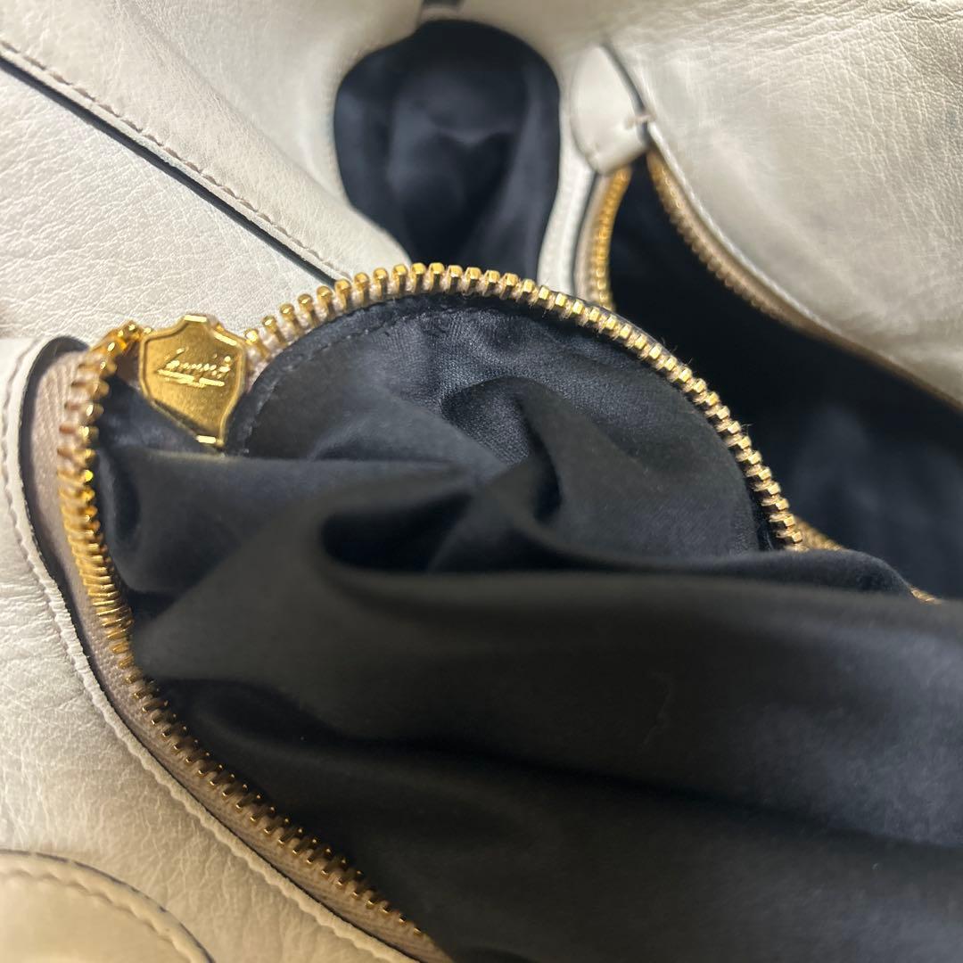 miumiu 白 ロゴ シンプル レザー トートバッグ ミュウミュウ