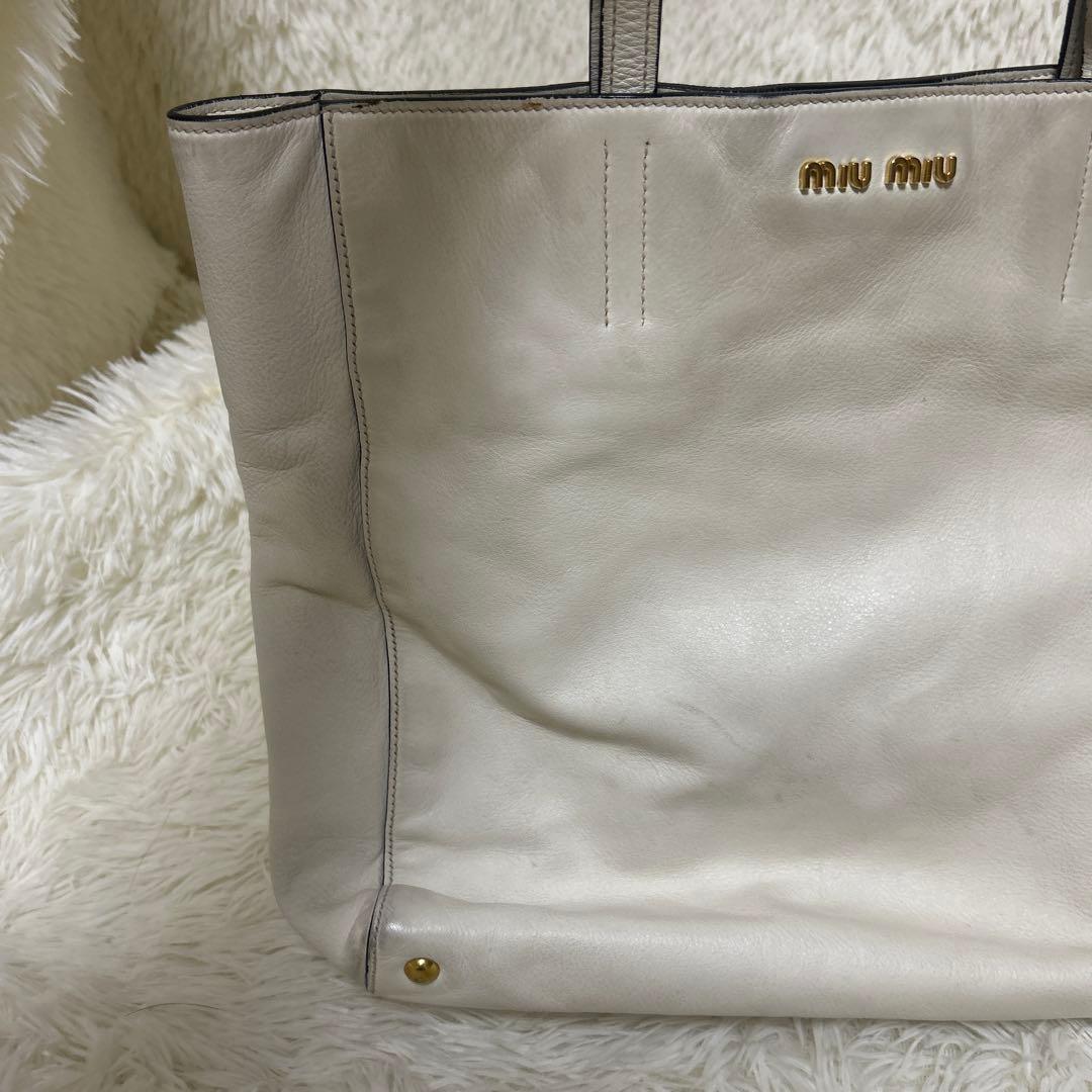 miumiu 白 ロゴ シンプル レザー トートバッグ ミュウミュウ