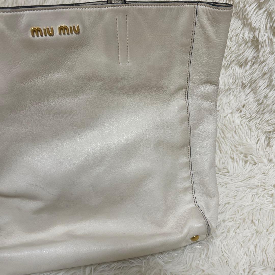 miumiu 白 ロゴ シンプル レザー トートバッグ ミュウミュウ