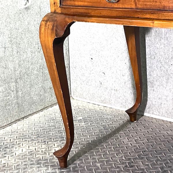 アンティーク　デスク　クイーンアン様式　ガブリオールレッグ　猫足　隠し引き出し