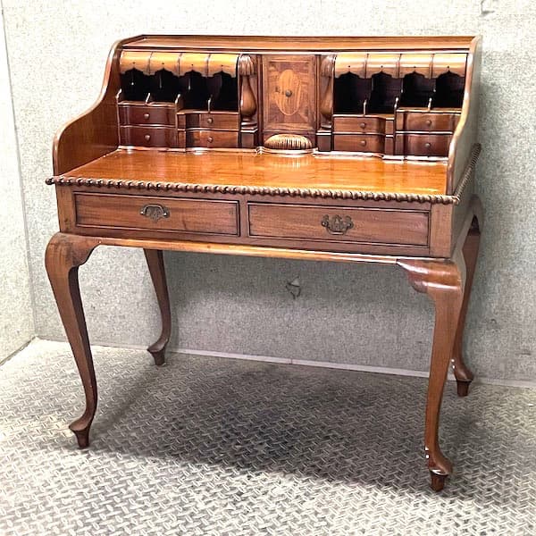 アンティーク　デスク　クイーンアン様式　ガブリオールレッグ　猫足　隠し引き出し