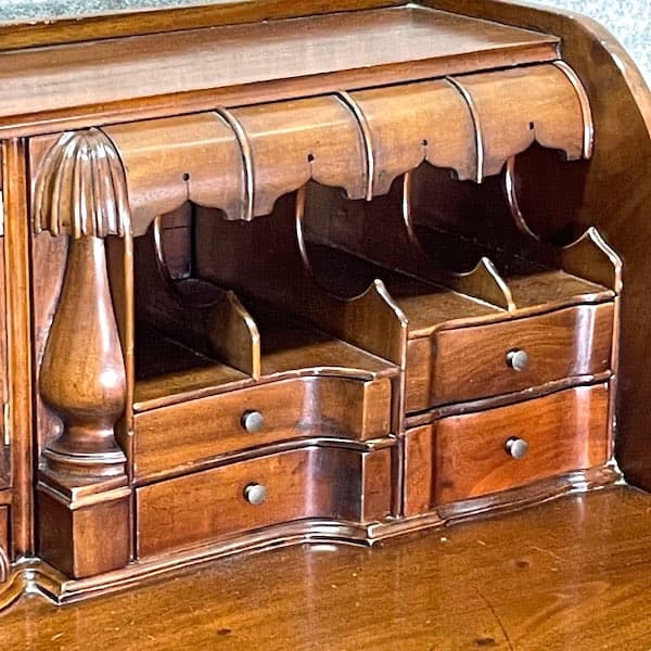 アンティーク　デスク　クイーンアン様式　ガブリオールレッグ　猫足　隠し引き出し