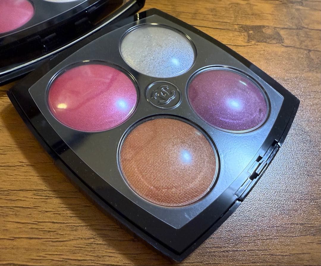 シャネル　エンチャンテッド　ナイト　アイシャドウ/チークカラー　新品