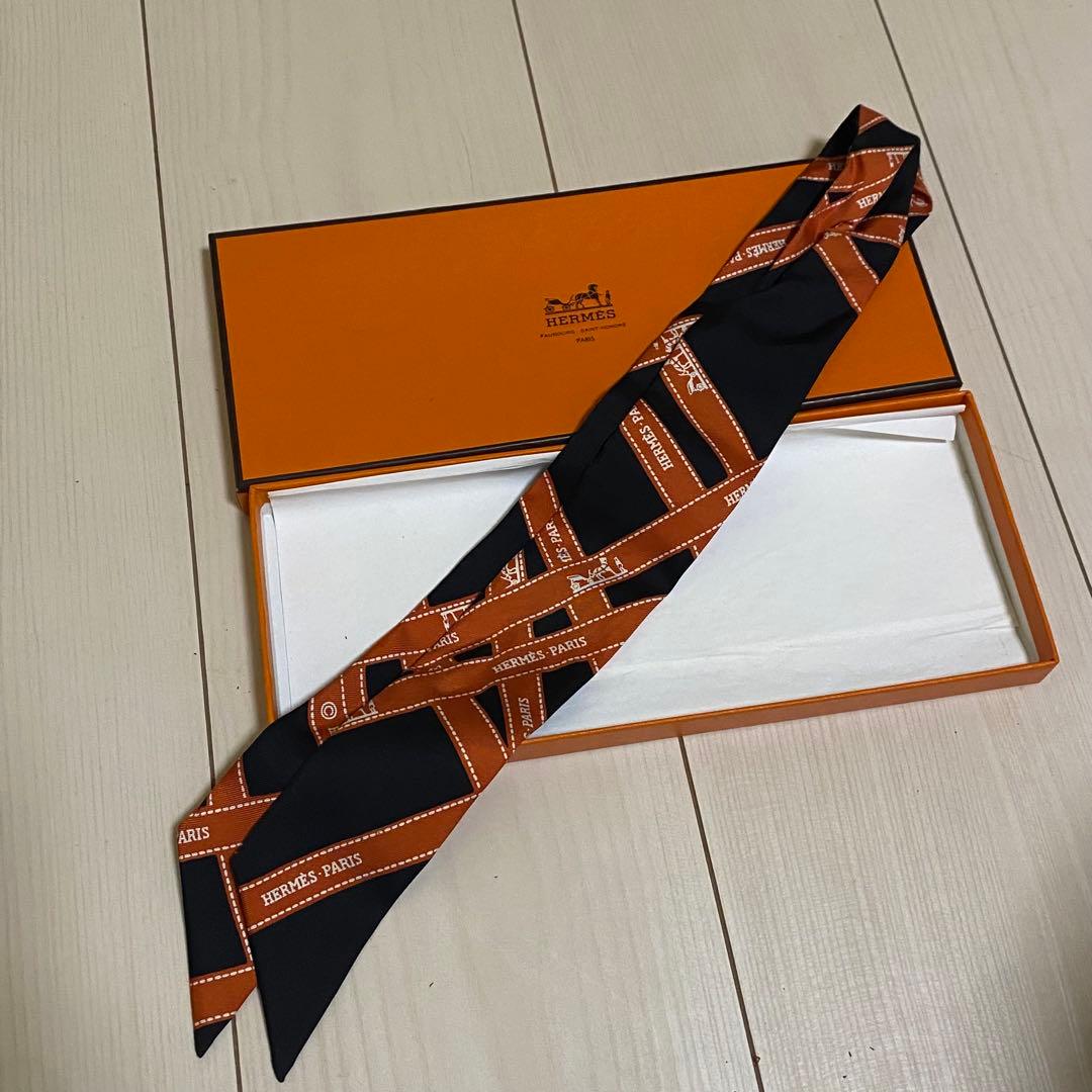 HERMESエルメス ツイリー ボルデュックリボン　シルクスカーフ　ロゴリボン柄