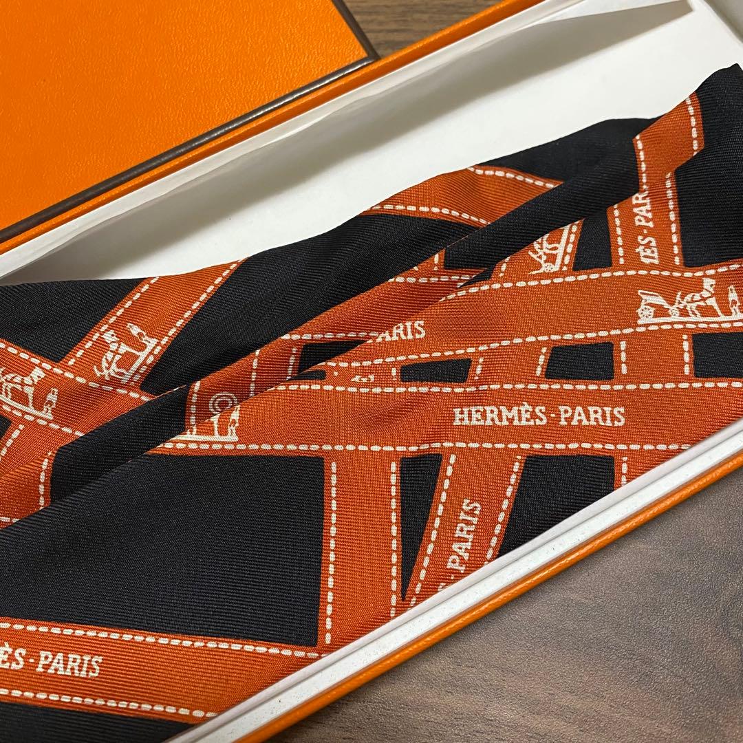 HERMESエルメス ツイリー ボルデュックリボン　シルクスカーフ　ロゴリボン柄