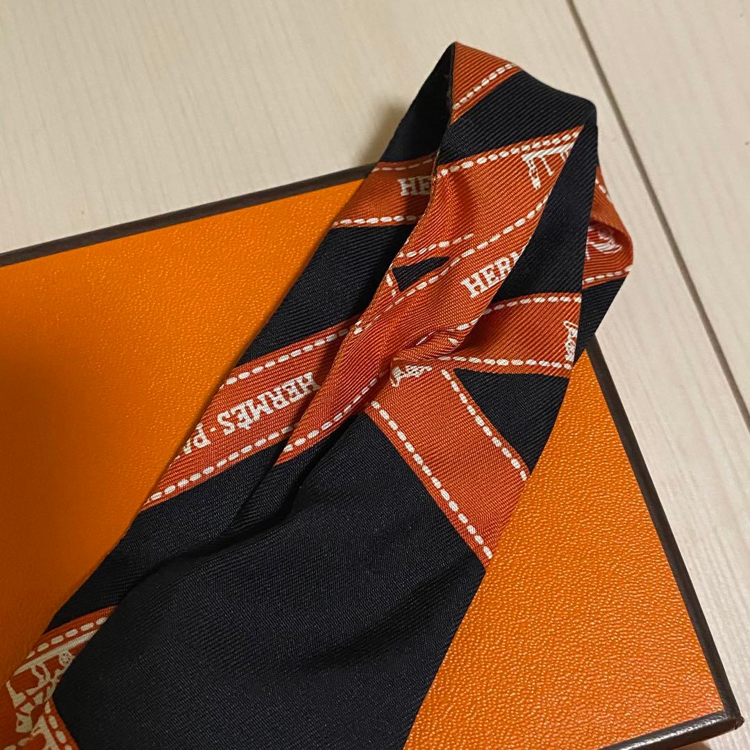 HERMESエルメス ツイリー ボルデュックリボン　シルクスカーフ　ロゴリボン柄