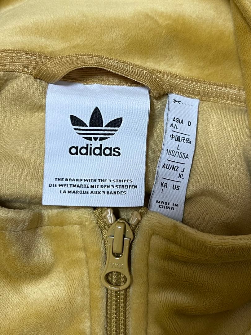 key アディダス ベロア トラックジャケット ゴールデンベージュ