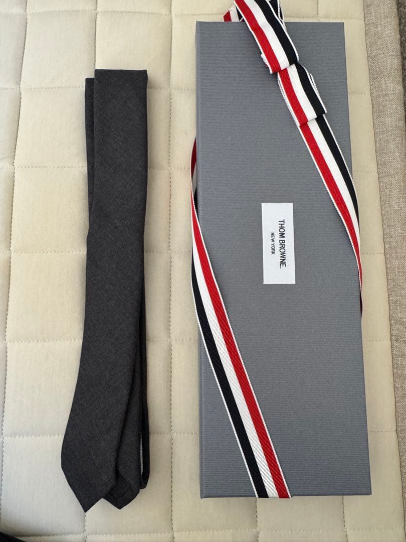 THOM BROWNE ダークグレー ネクタイ 箱付き
