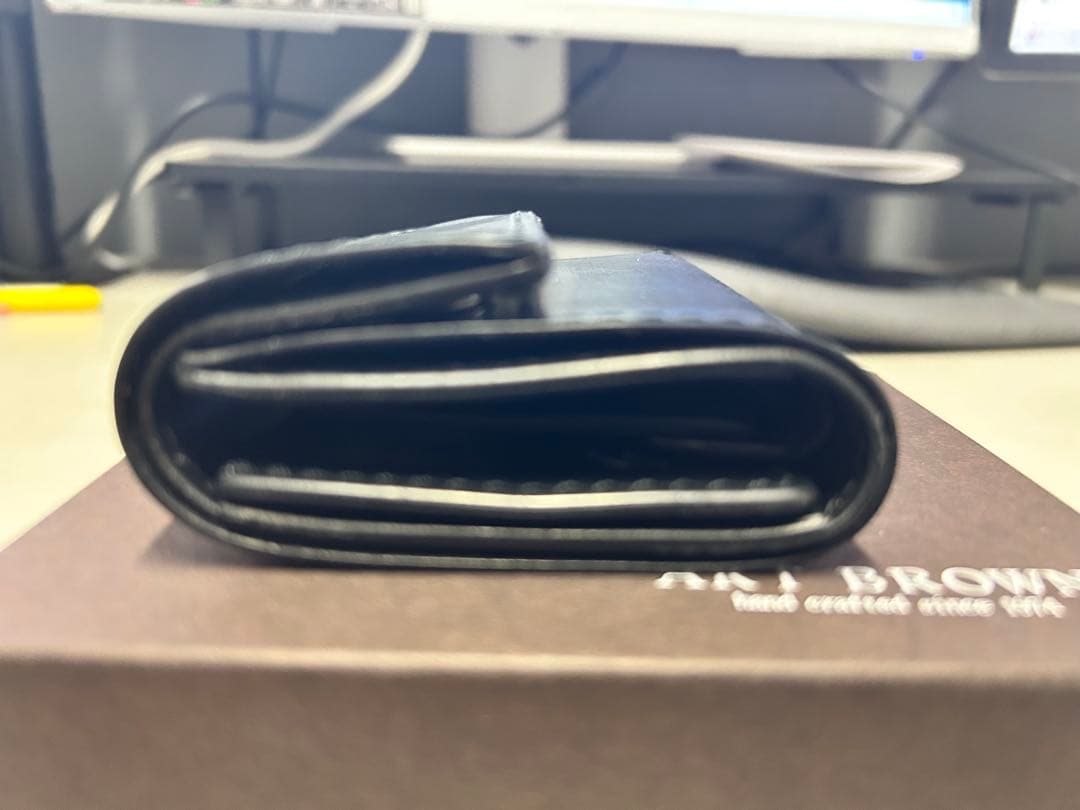 art brown ukサドルレザー　コンパクト　試着のみ　ベイカー　ホーウィン