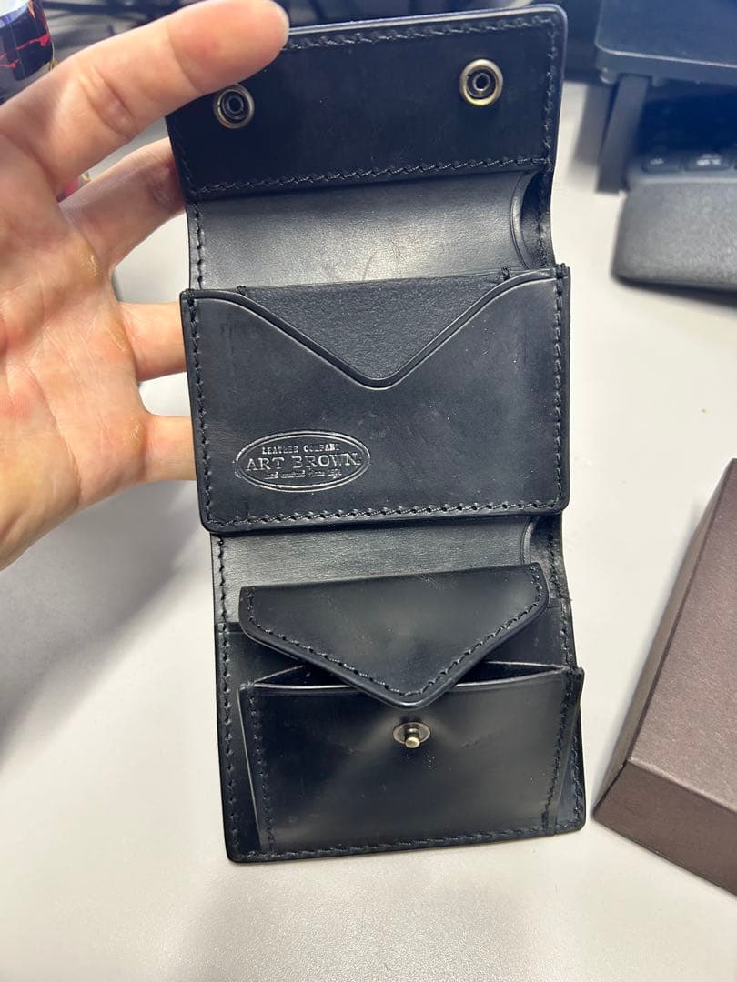 art brown ukサドルレザー　コンパクト　試着のみ　ベイカー　ホーウィン