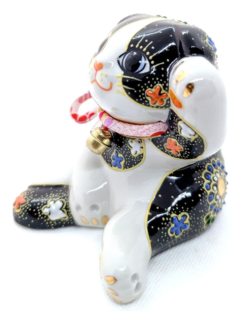 九谷焼　招き猫　スコティッシュフォールド　子猫　金彩黒盛り　花柄　左手あげ開運